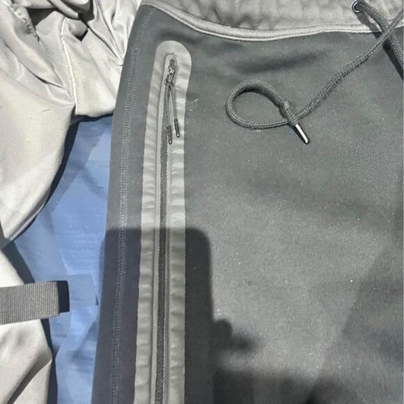 New season nike tech pants - Picture 3 of 4